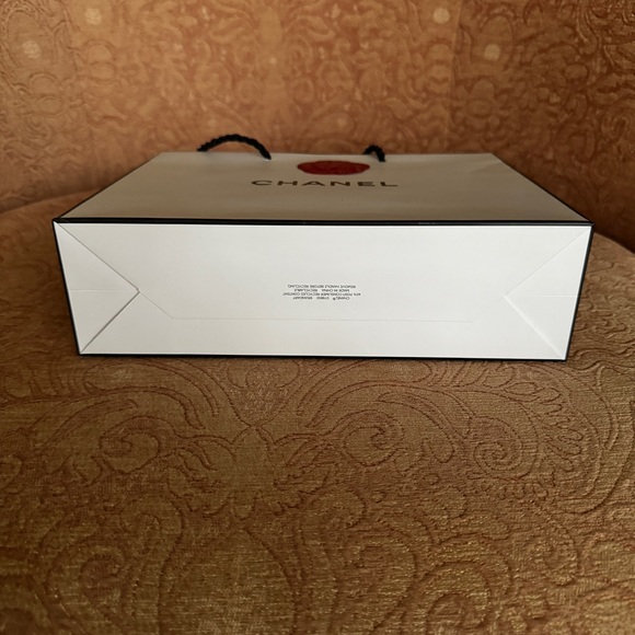 Chanel White Shopping Bag with Camellia - Picture 6 of 8